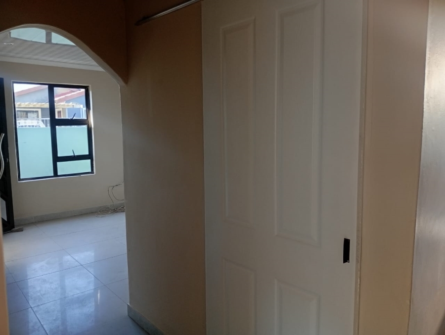 2 Bedroom Property for Sale in Mandela Park Western Cape